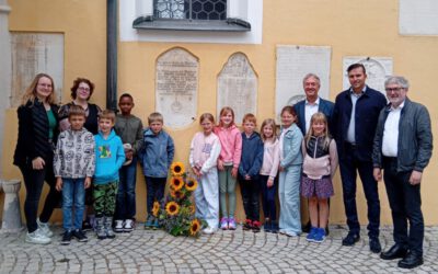 Schüler ehrten die Schulstifterin Franziska-Obermayr